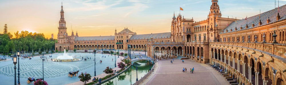 Plaza de España en Sevilla, junto al Parque de María Luisa