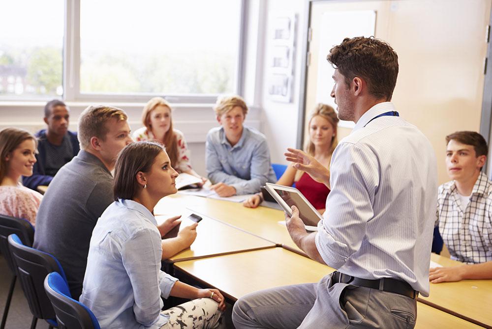 ¿Puedo aprender español gratis en Internet?. La respuesta es no, aprende español en serio en Maus School.